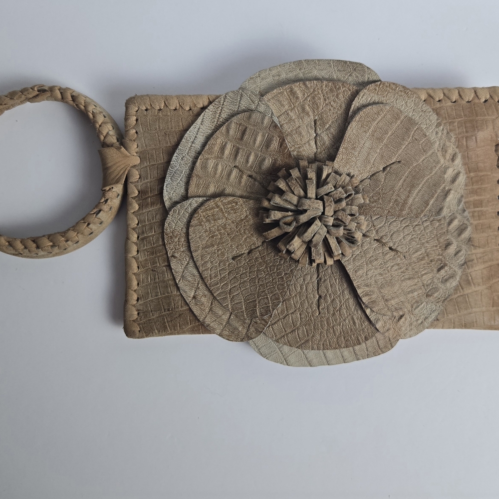 Genuine Soft Leather Handmade KUERO Alexandra Velazquez Wristlet Large Flower